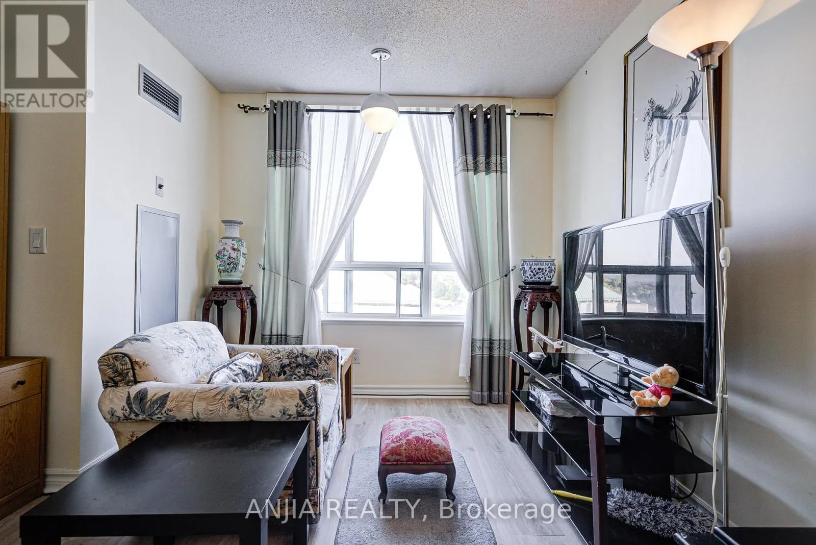 1705 - 2627 MCCOWAN ROAD