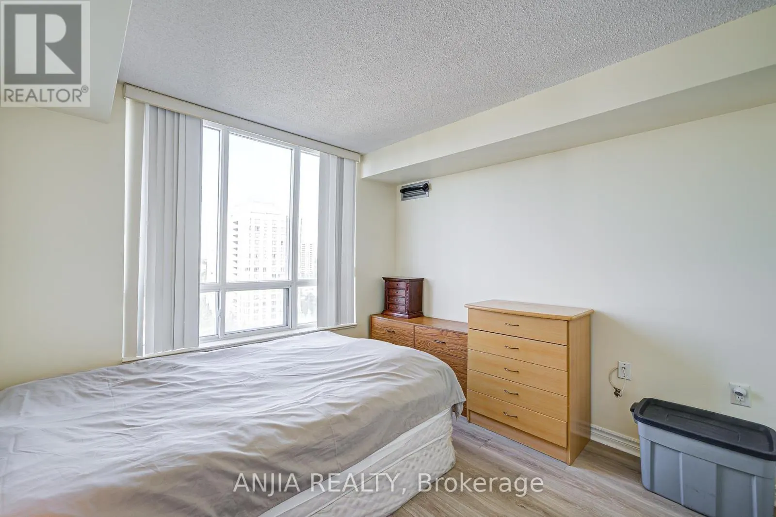 1705 - 2627 MCCOWAN ROAD