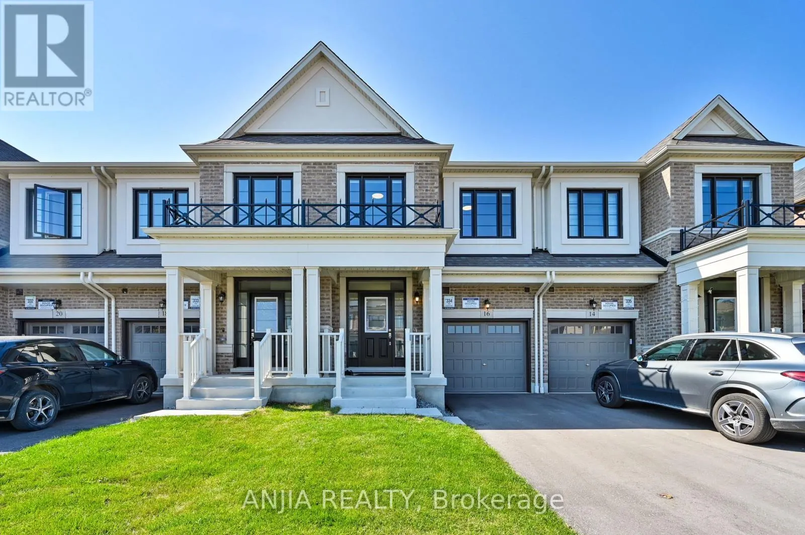 16 VELVET DRIVE