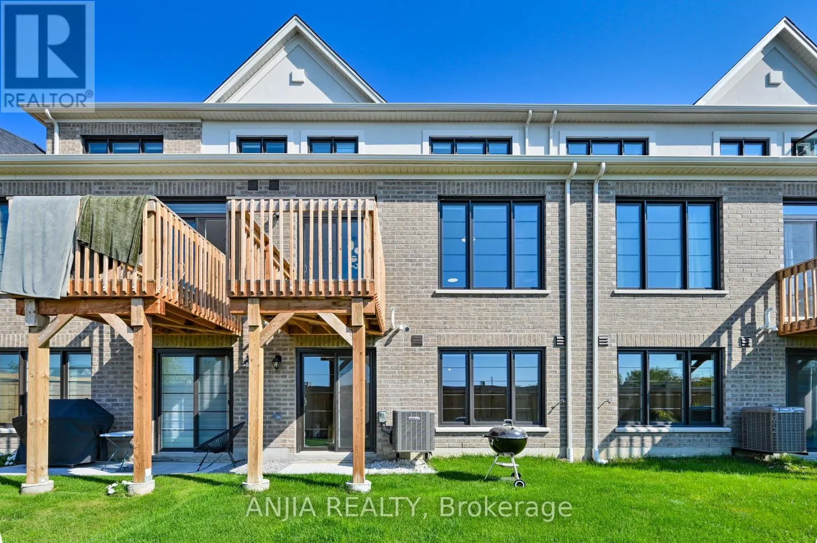 16 VELVET DRIVE