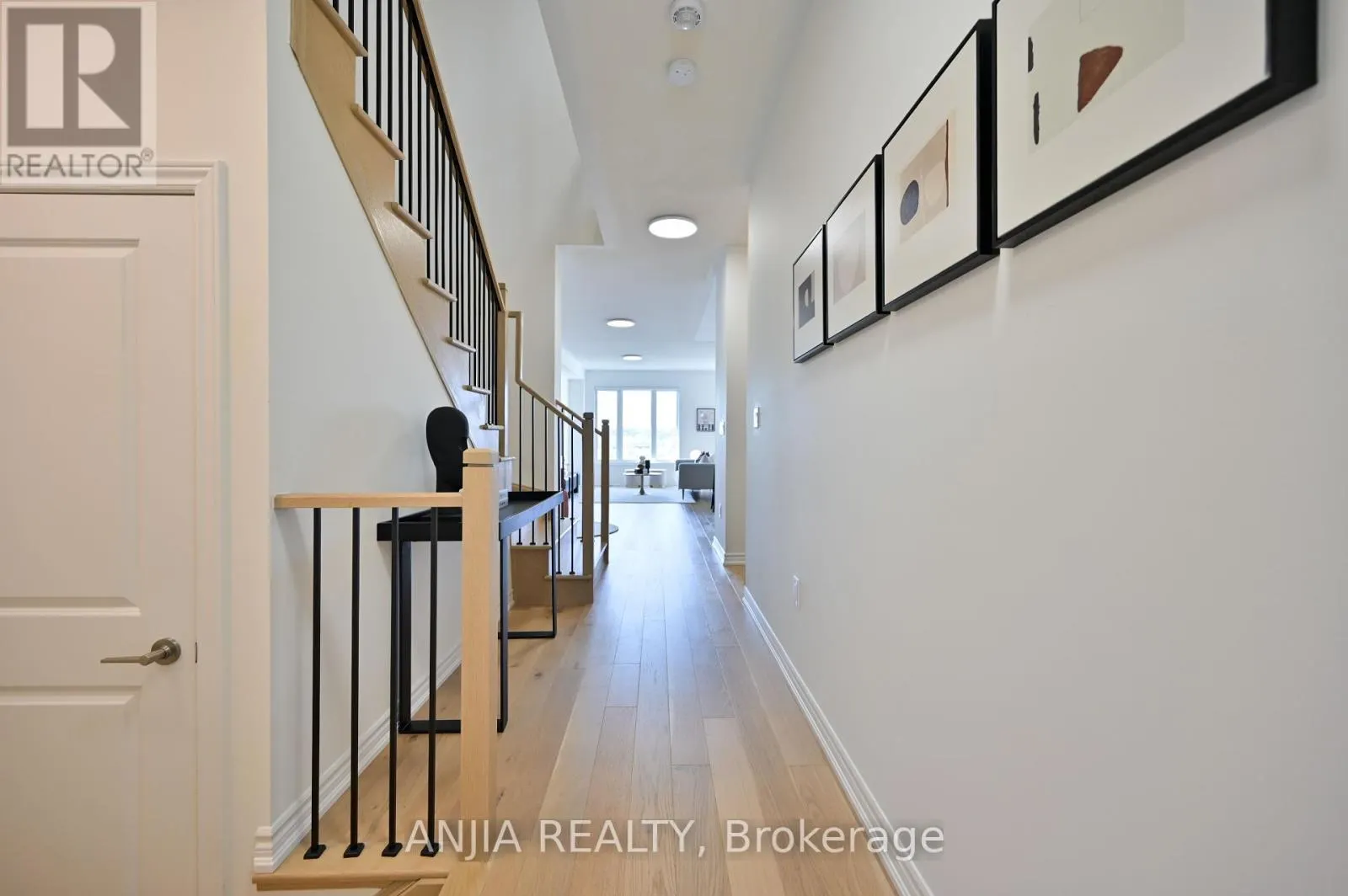 16 VELVET DRIVE