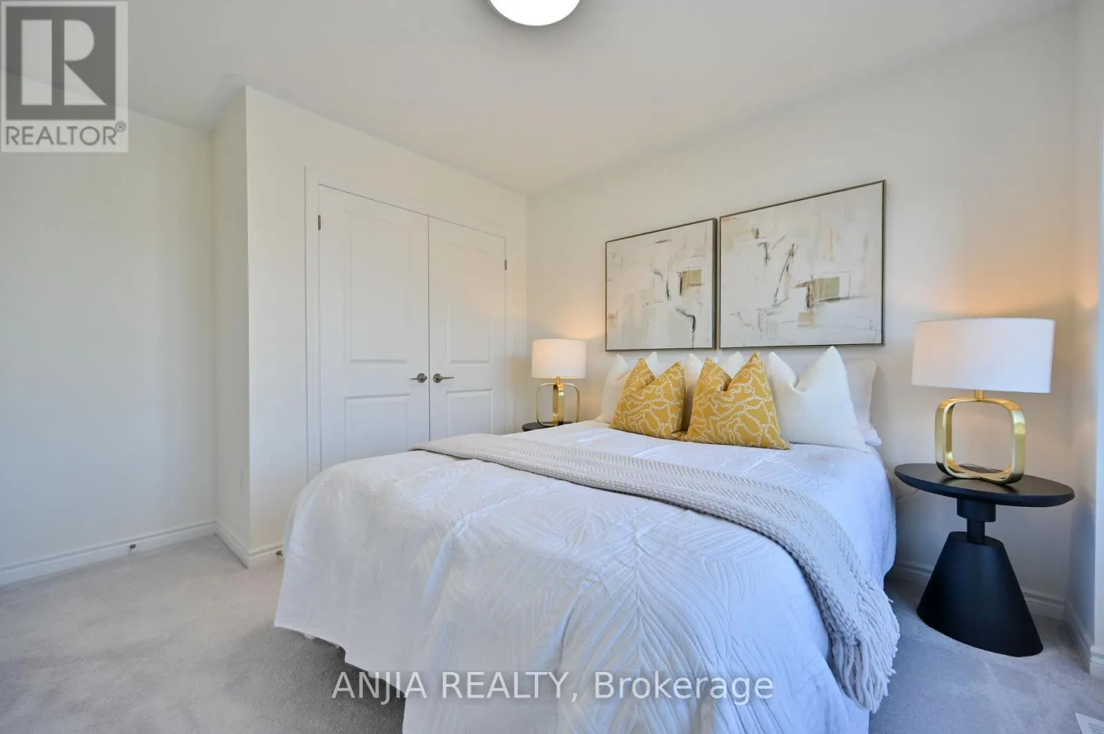16 VELVET DRIVE