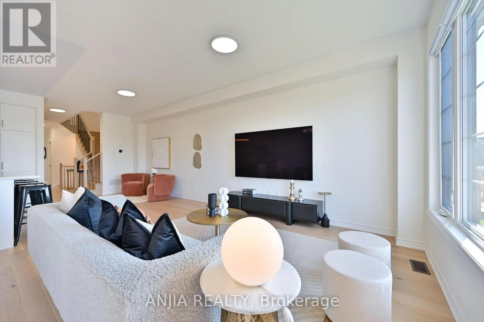 16 VELVET DRIVE