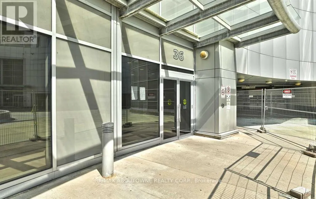 3205 - 36 LEE CENTRE DRIVE