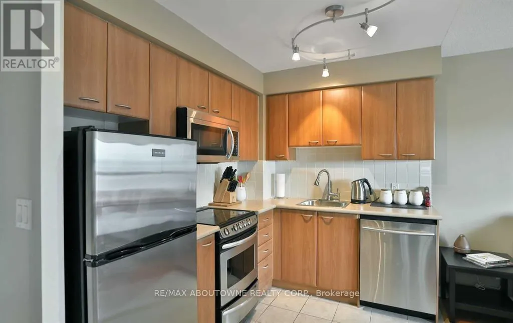 3205 - 36 LEE CENTRE DRIVE