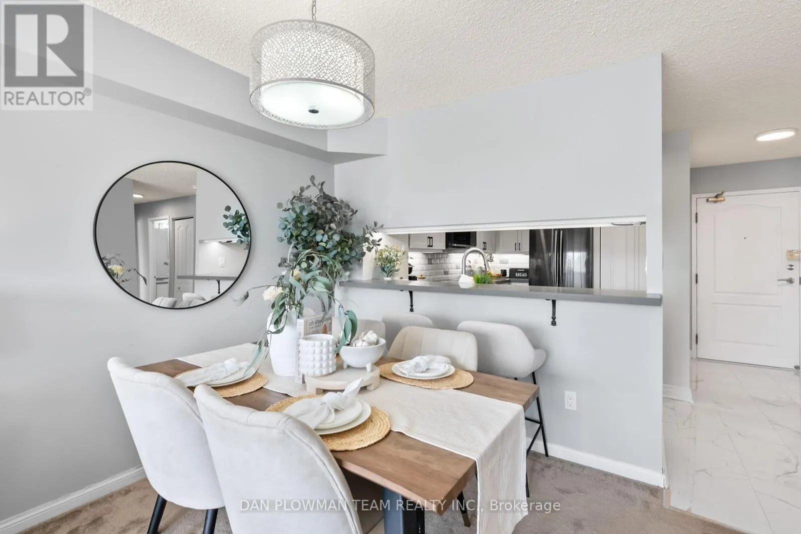 609 - 712 ROSSLAND ROAD E