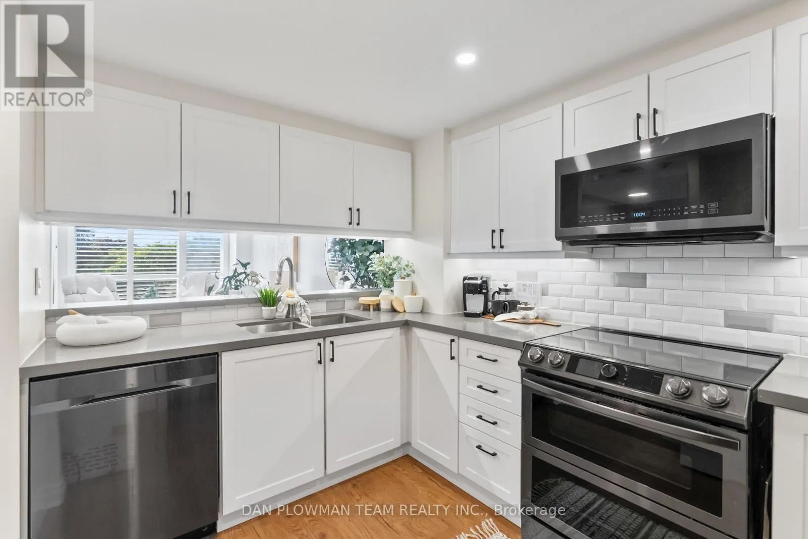 609 - 712 ROSSLAND ROAD E