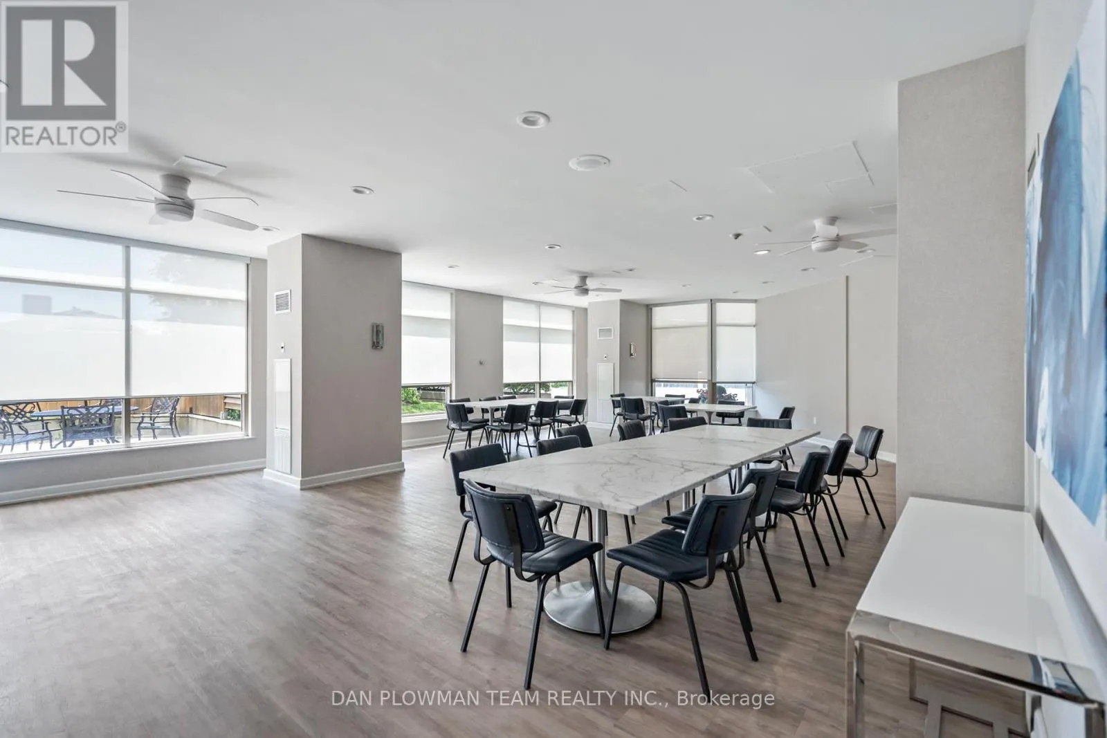 609 - 712 ROSSLAND ROAD E