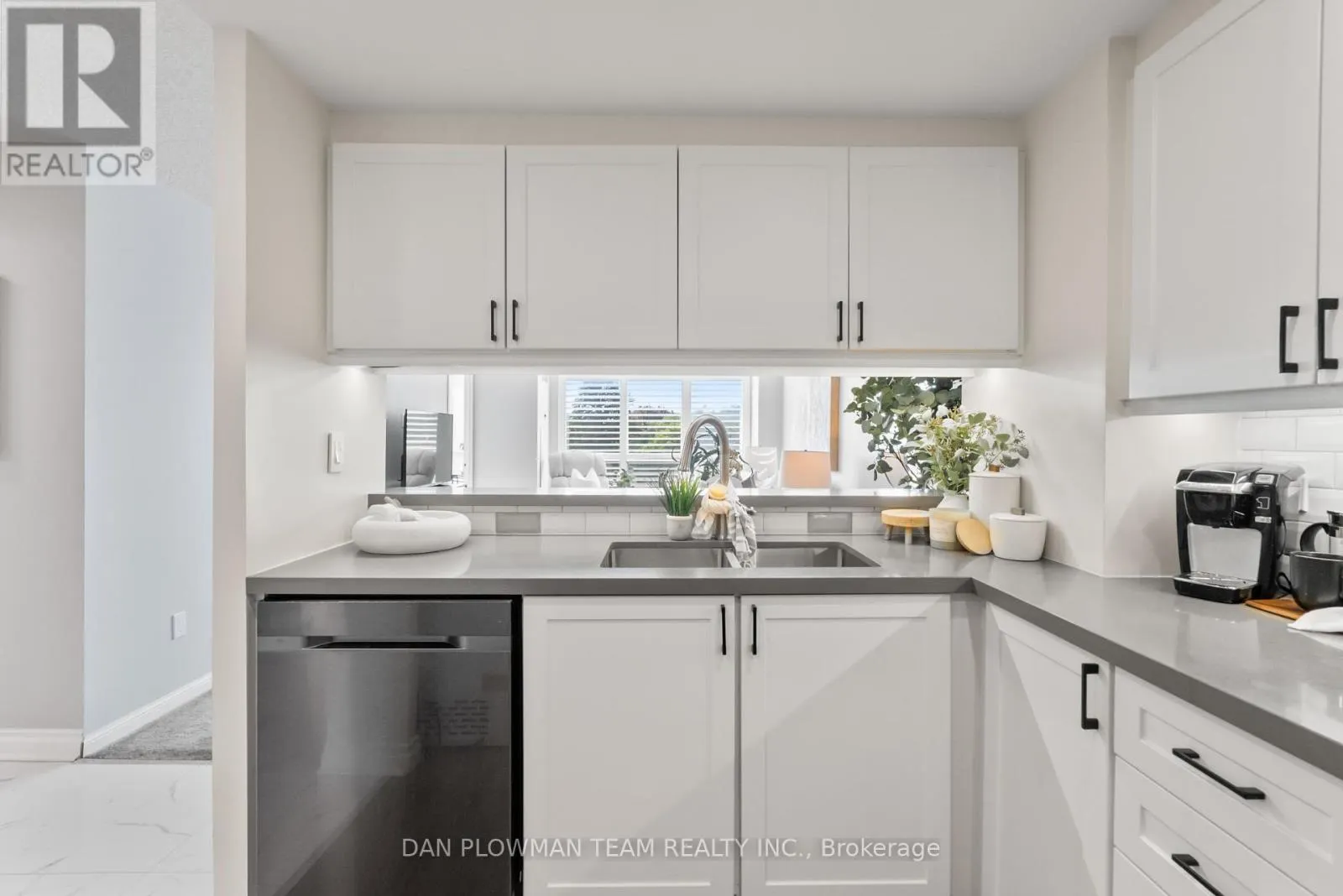 609 - 712 ROSSLAND ROAD E