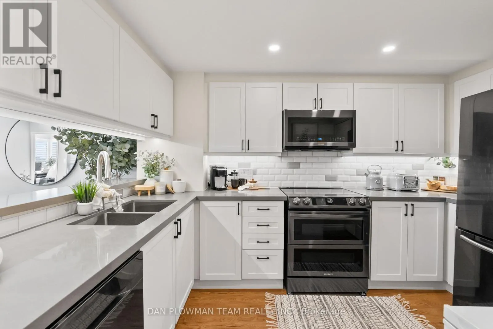 609 - 712 ROSSLAND ROAD E
