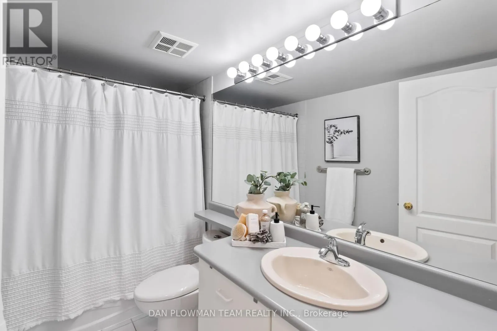 609 - 712 ROSSLAND ROAD E