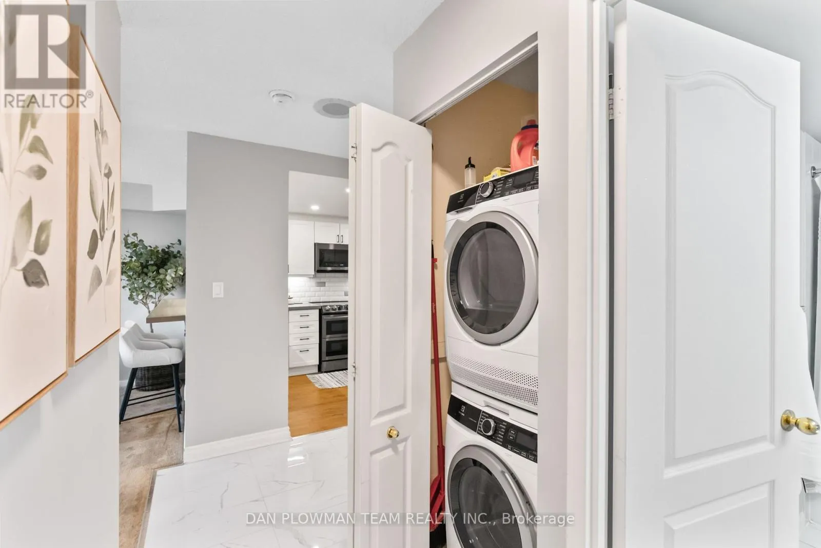 609 - 712 ROSSLAND ROAD E