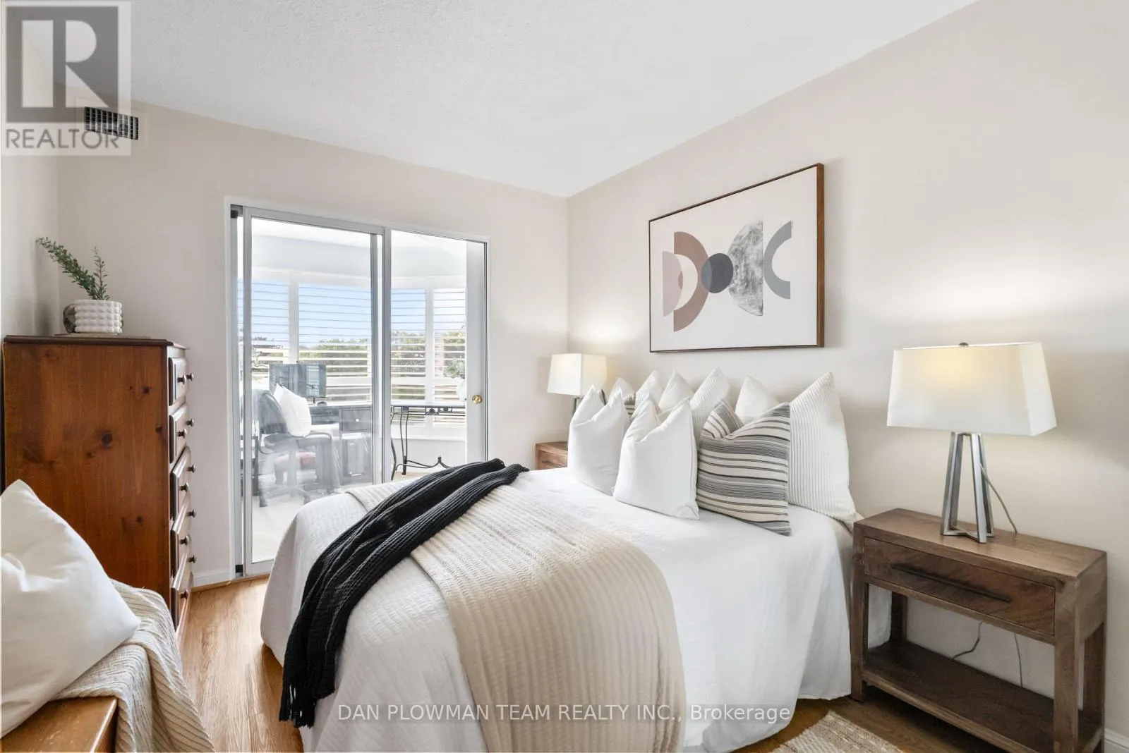 609 - 712 ROSSLAND ROAD E