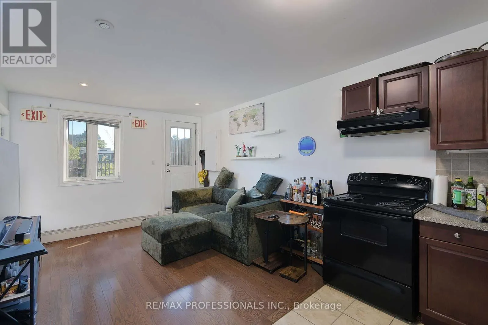 945 LOGAN AVENUE