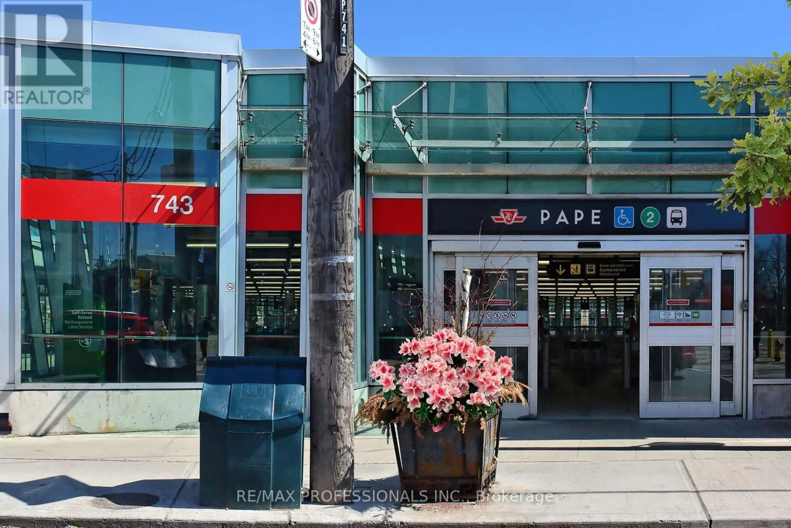 945 LOGAN AVENUE