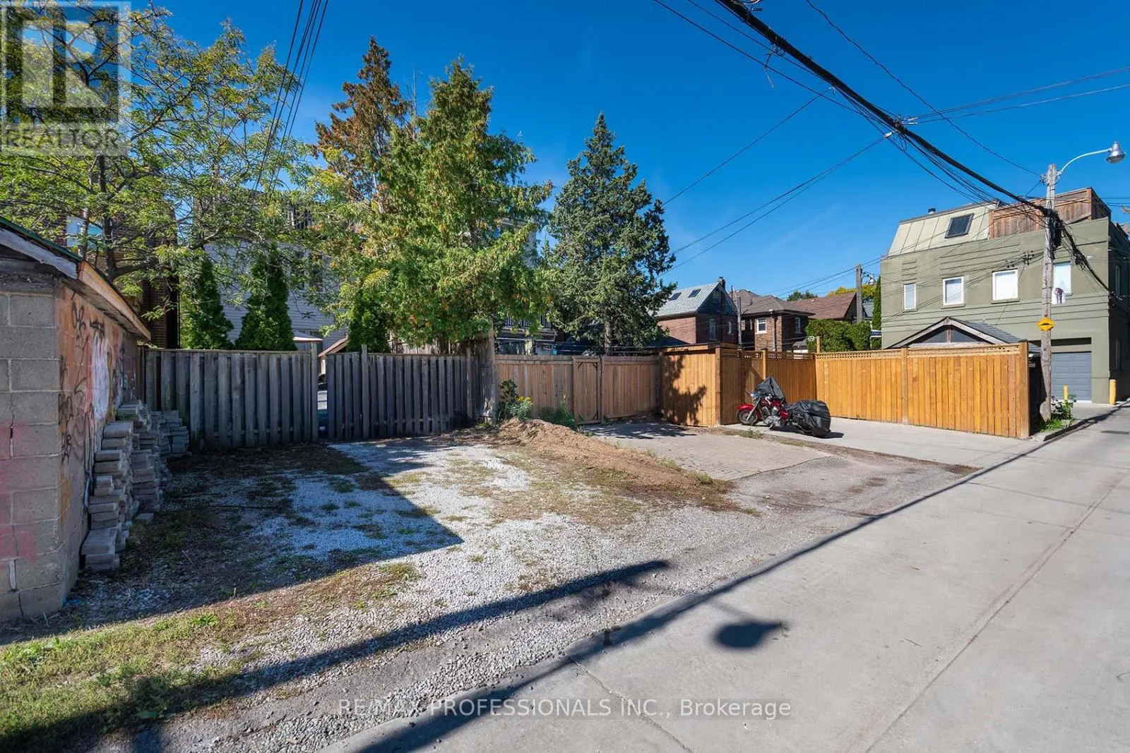 945 LOGAN AVENUE