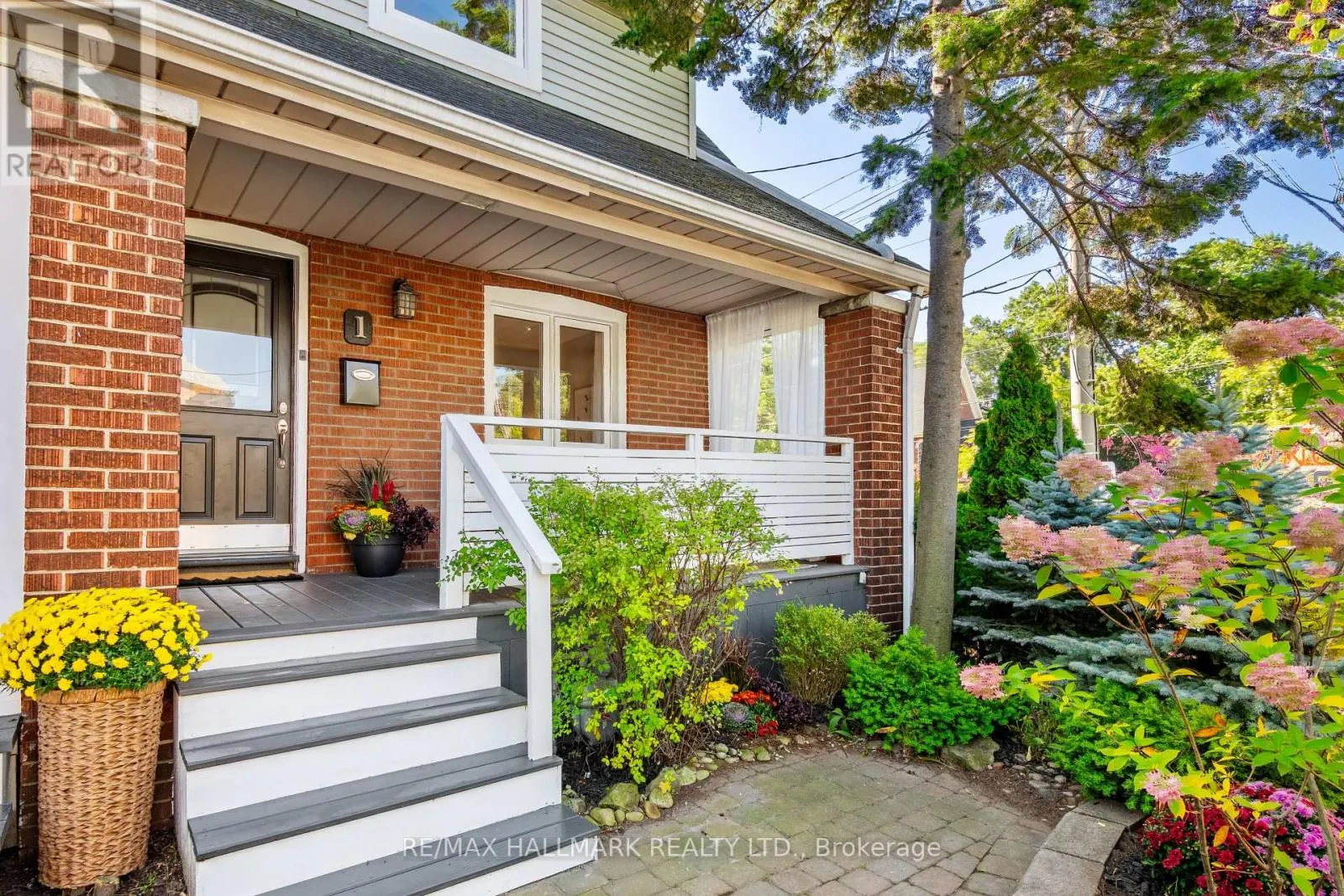 1 HEYWORTH CRESCENT