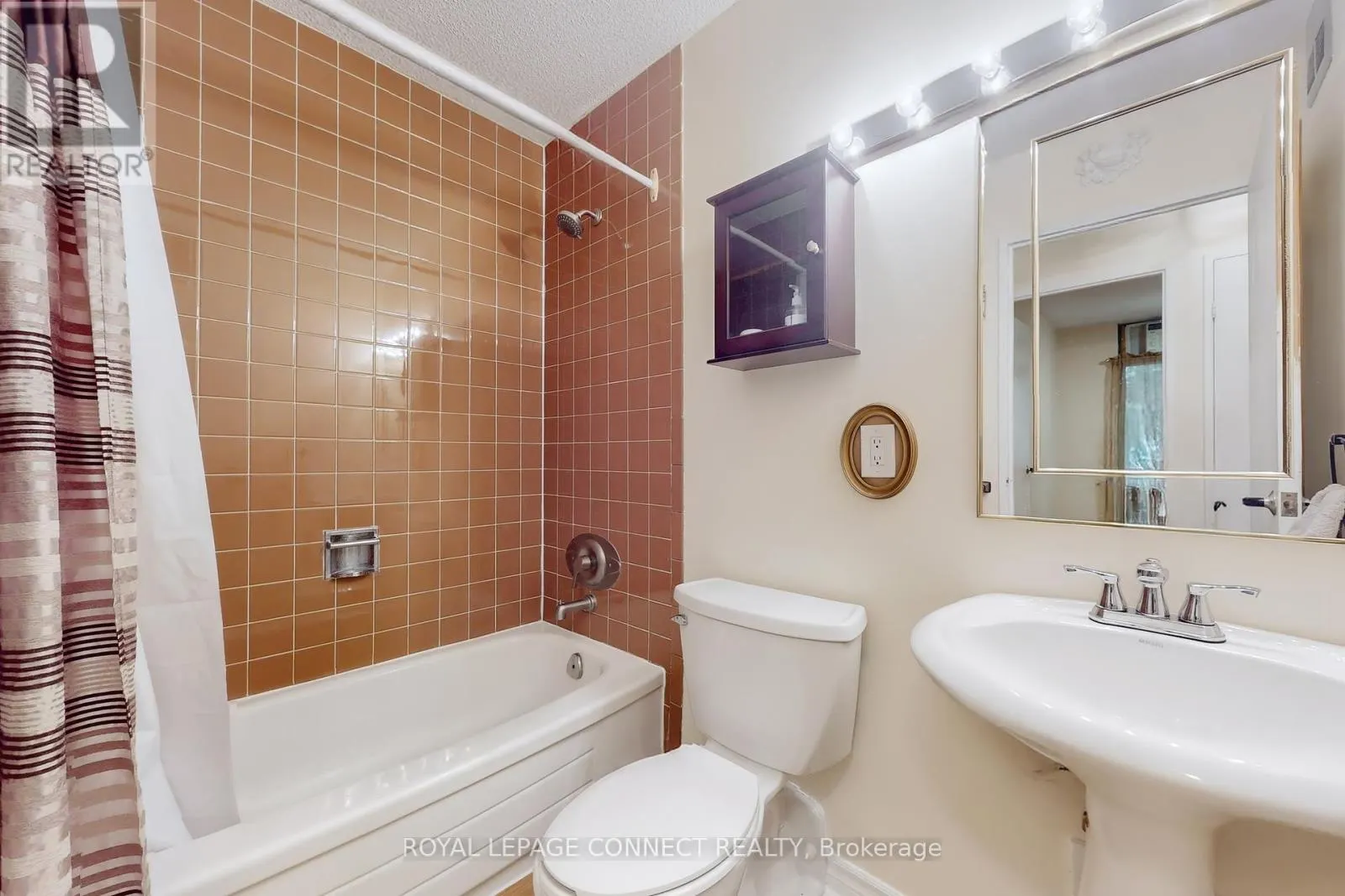 5-213 - 50 OLD KINGSTON ROAD