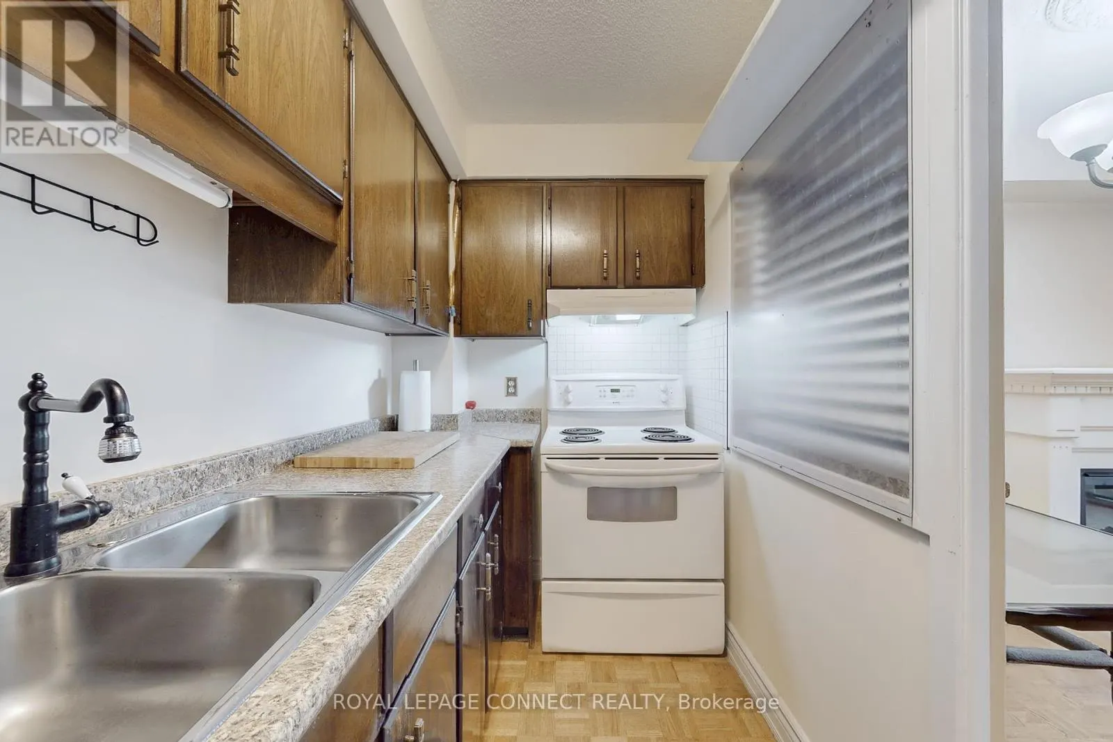 5-213 - 50 OLD KINGSTON ROAD