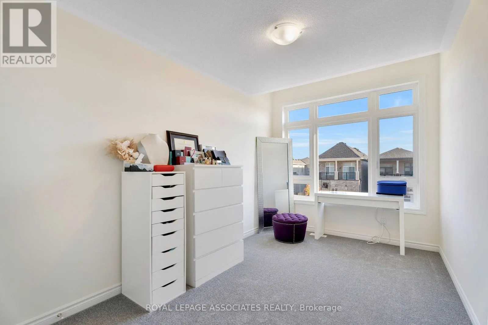 30 MOUNTAINSIDE CRESCENT