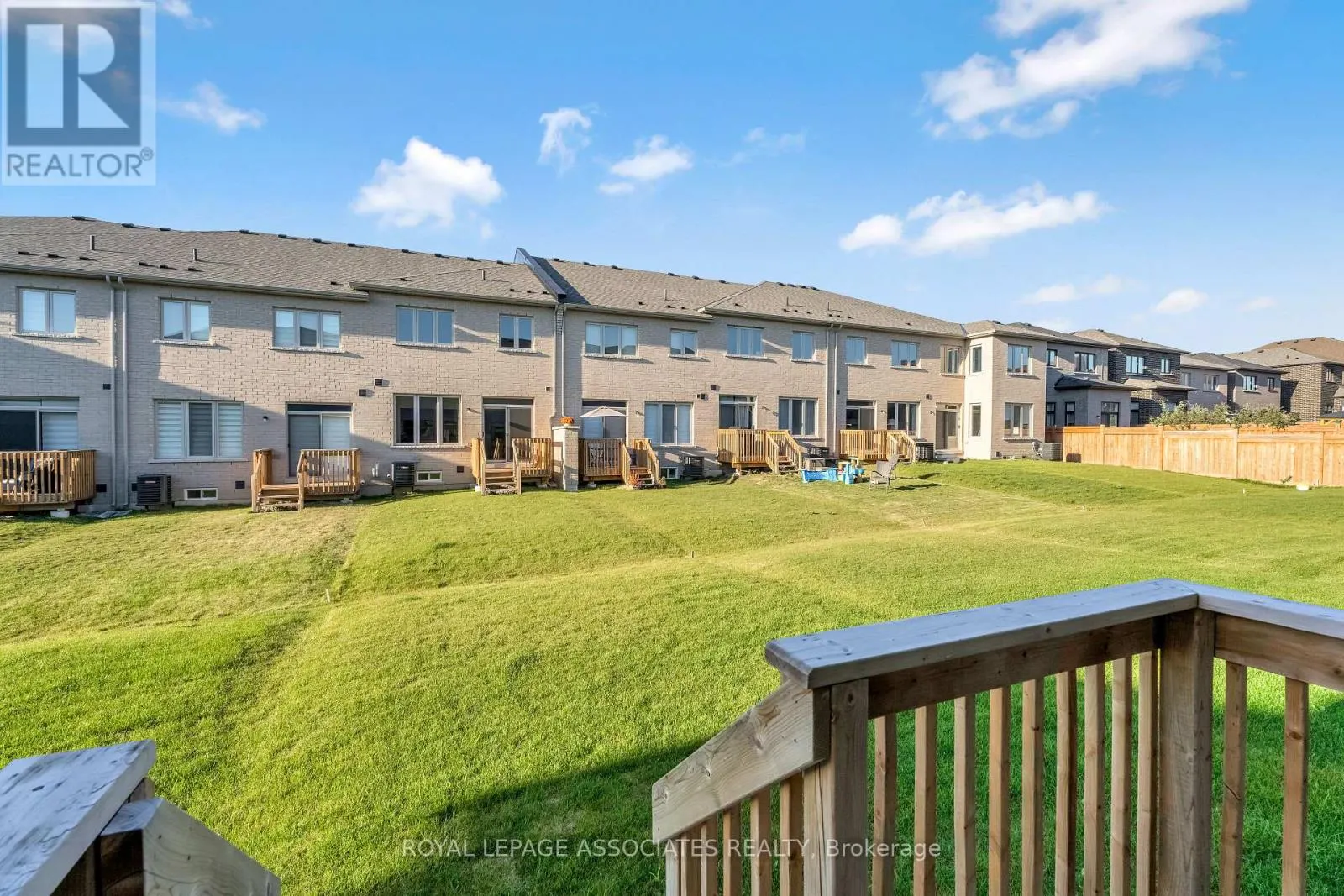 30 MOUNTAINSIDE CRESCENT