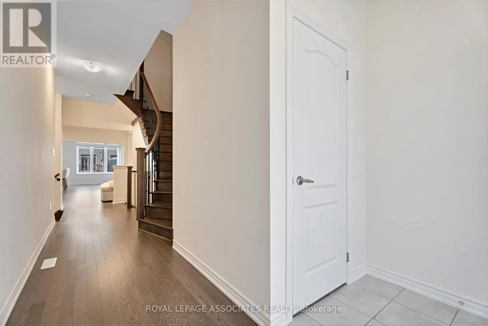 30 MOUNTAINSIDE CRESCENT