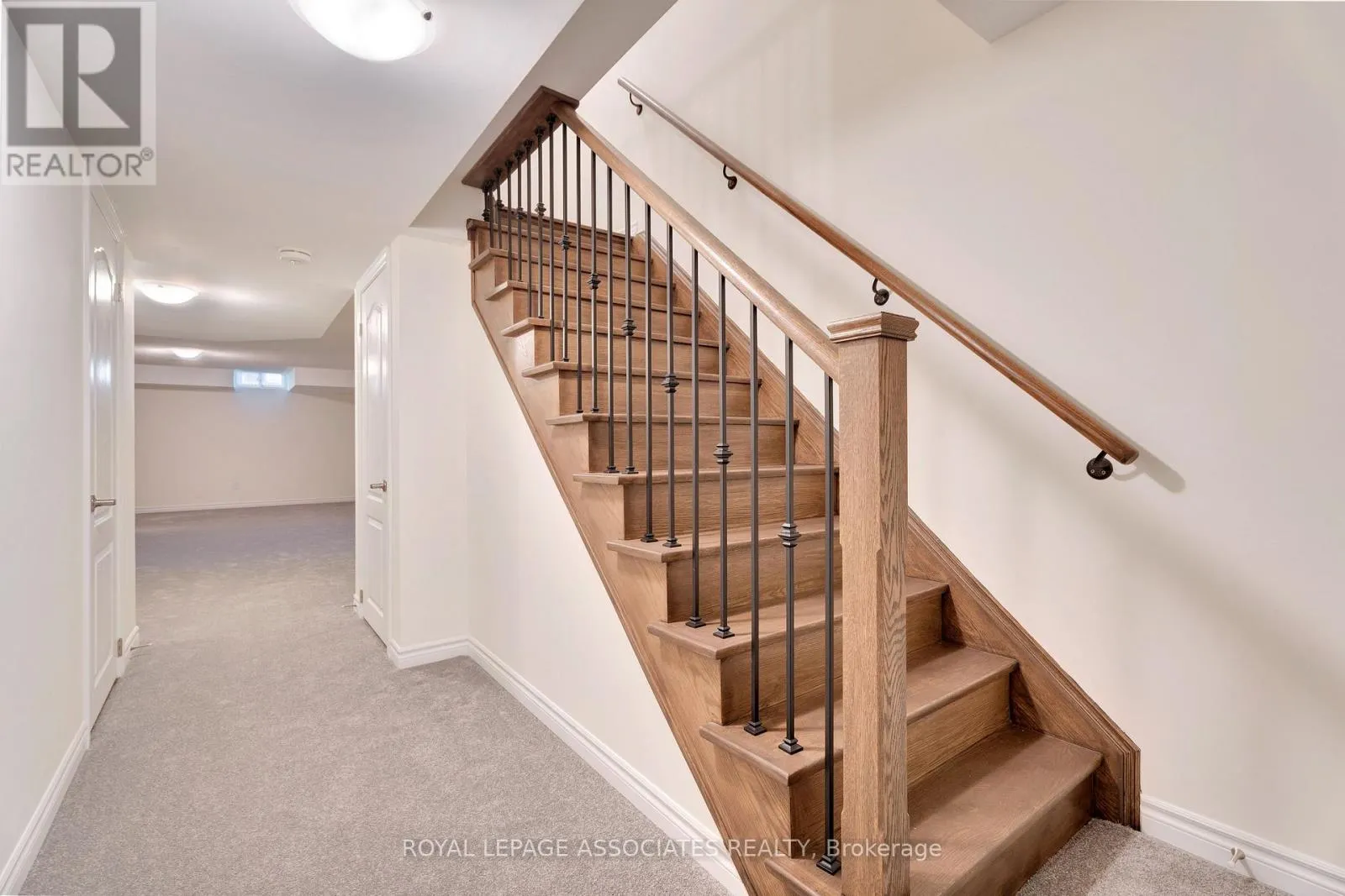 30 MOUNTAINSIDE CRESCENT