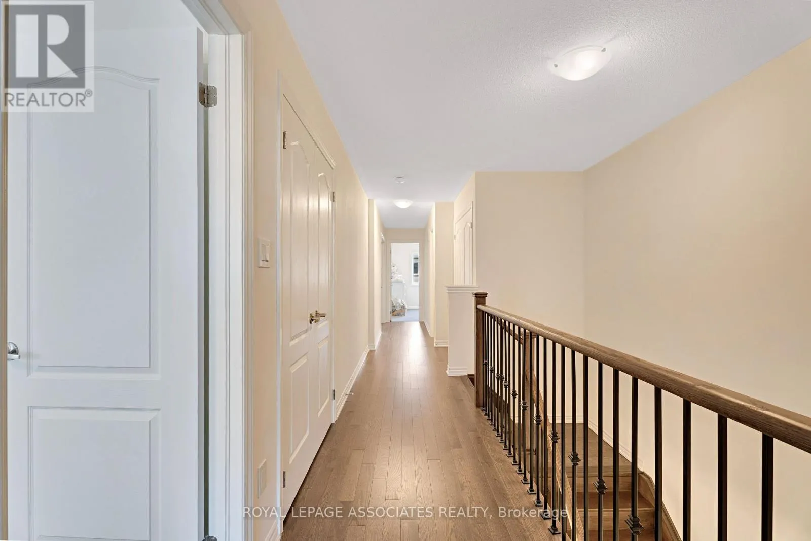 30 MOUNTAINSIDE CRESCENT