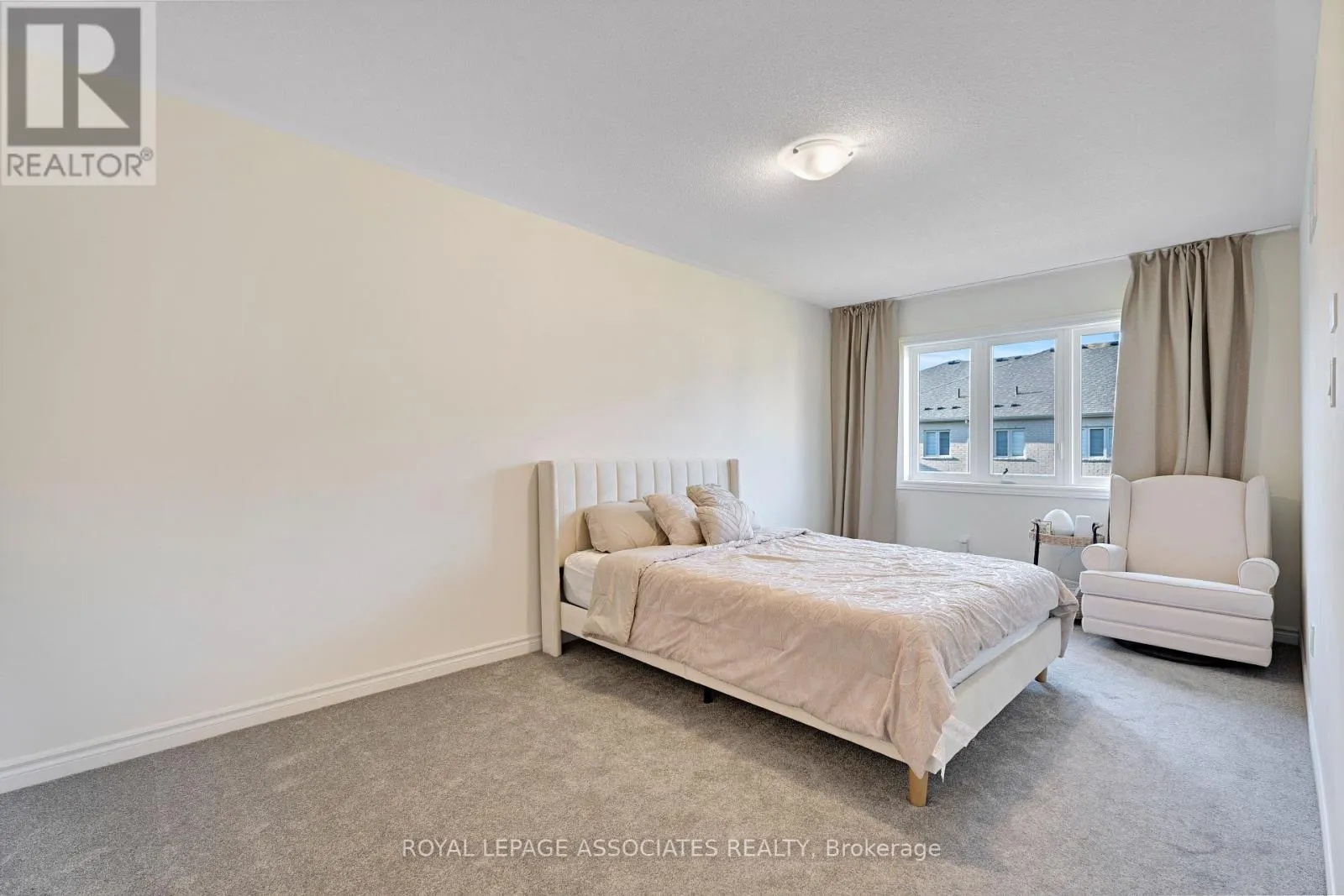 30 MOUNTAINSIDE CRESCENT