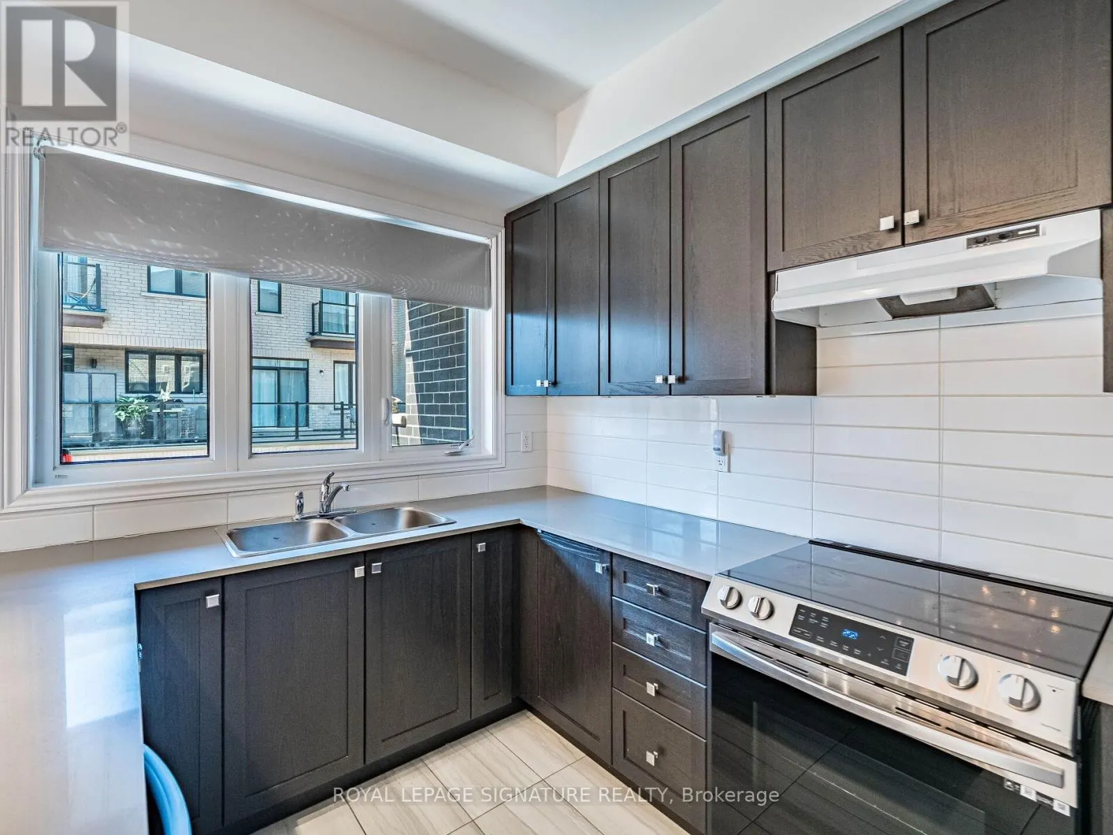 28 DOCKSIDE WAY