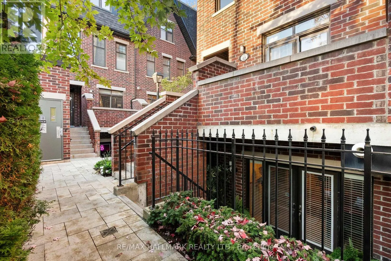 61 - 140 BROADVIEW AVENUE