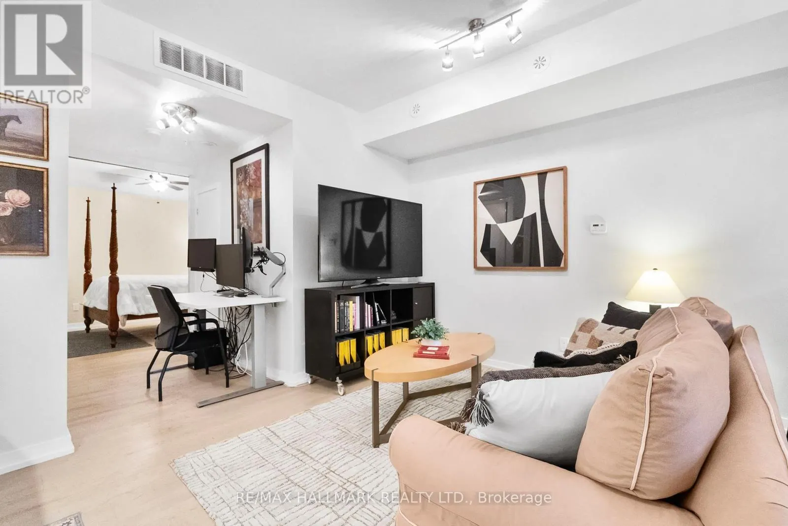 61 - 140 BROADVIEW AVENUE
