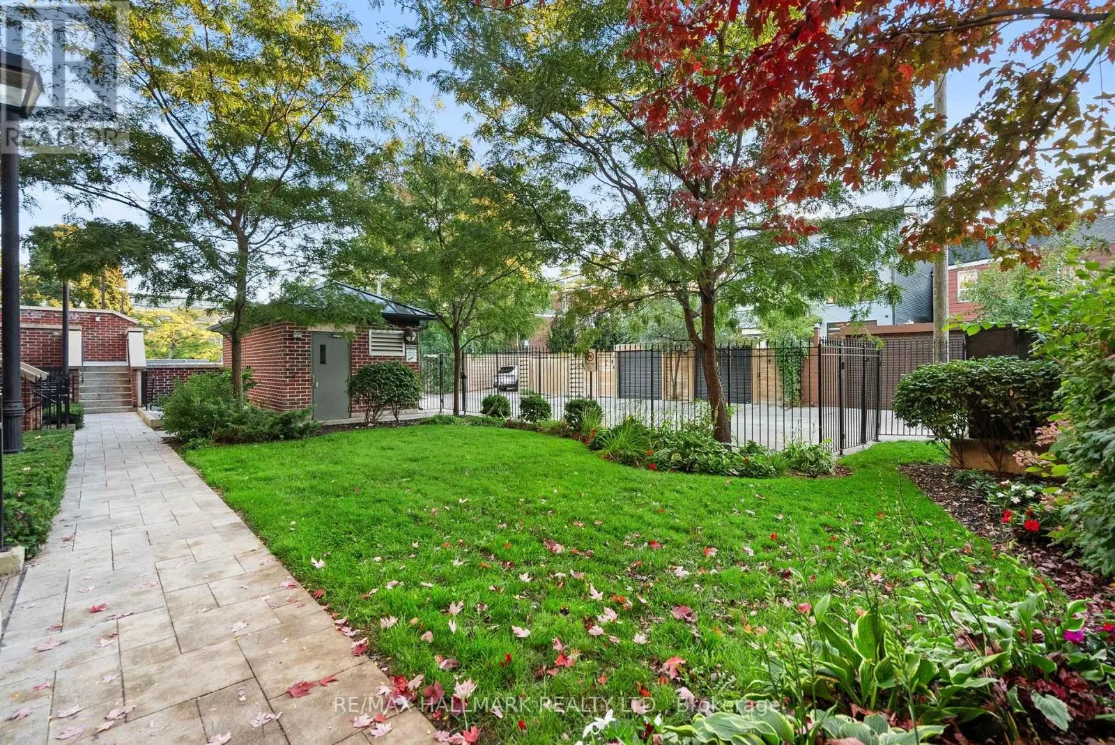 61 - 140 BROADVIEW AVENUE