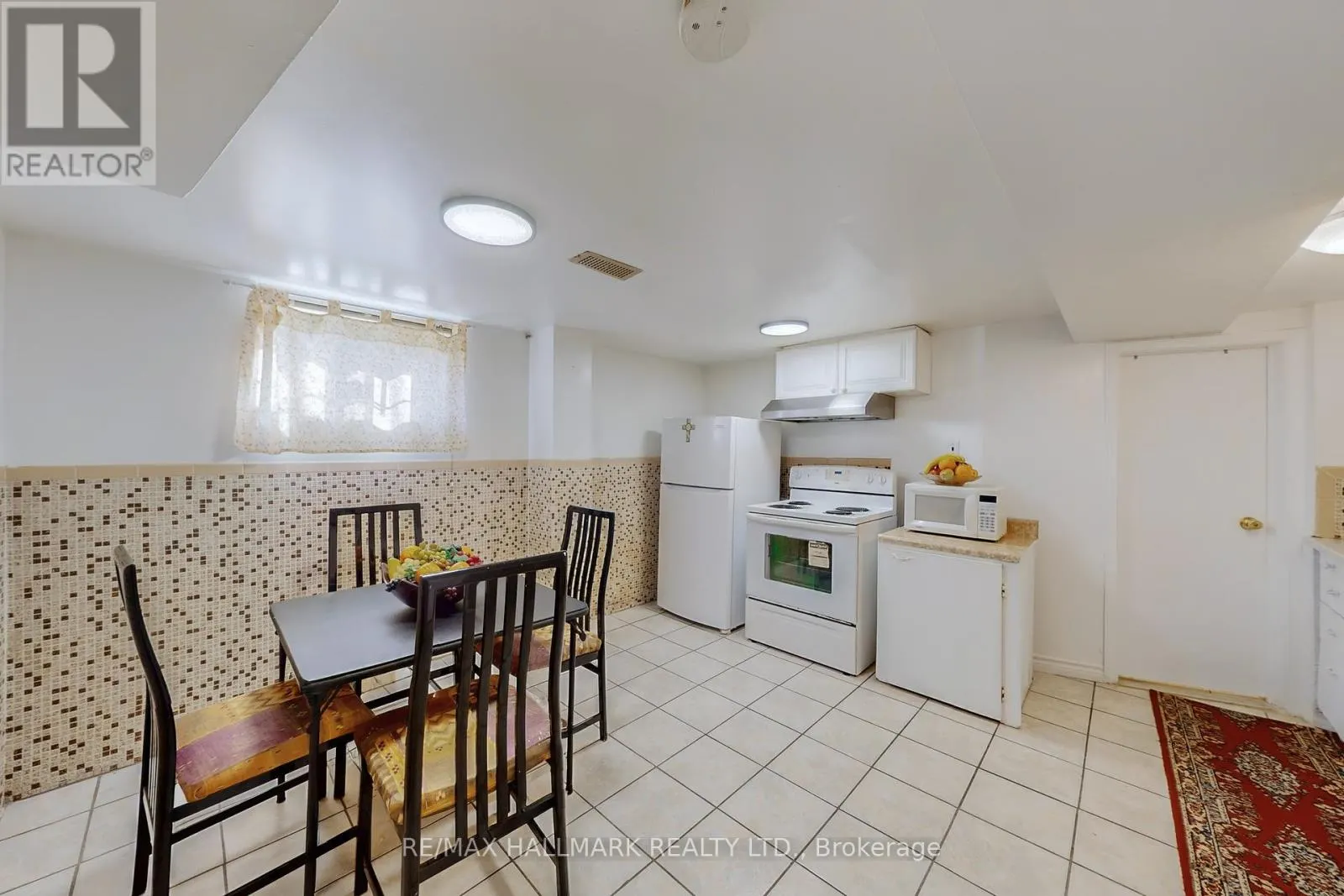 1393 BIRCHMOUNT ROAD