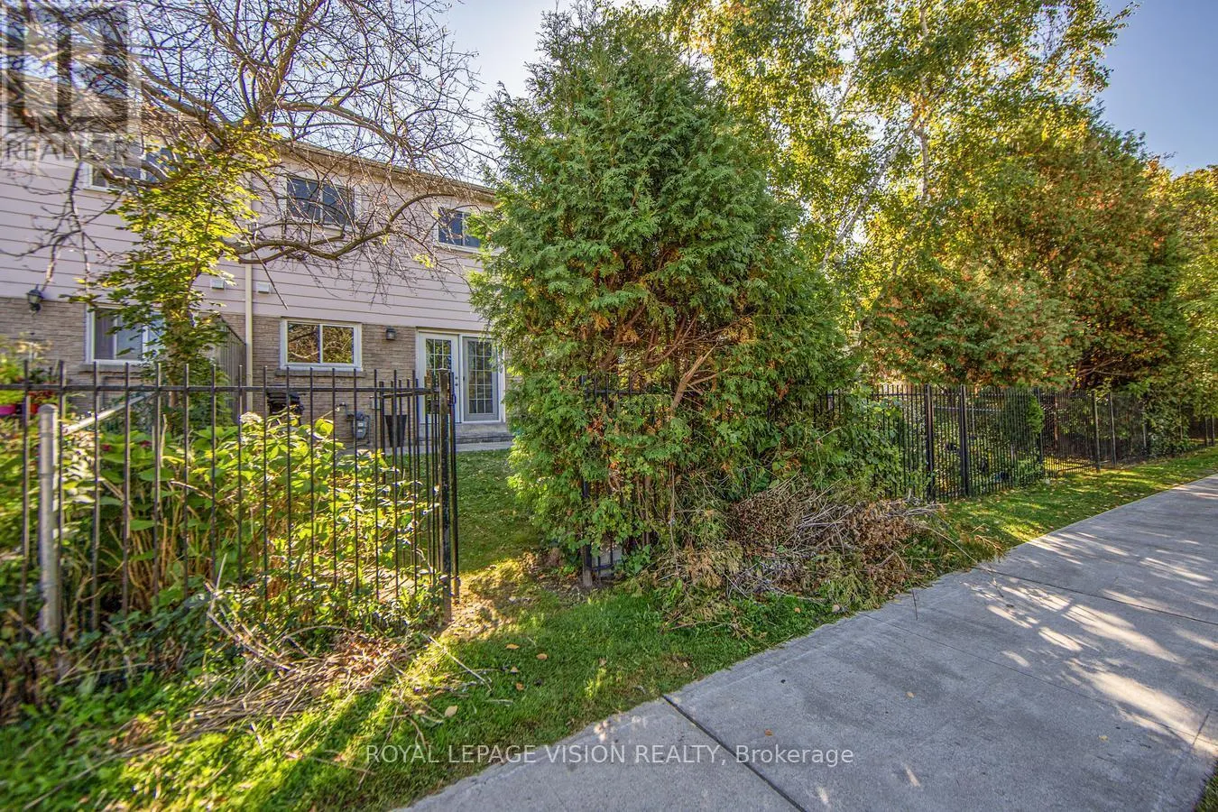 8 - 301 WASHBURN WAY