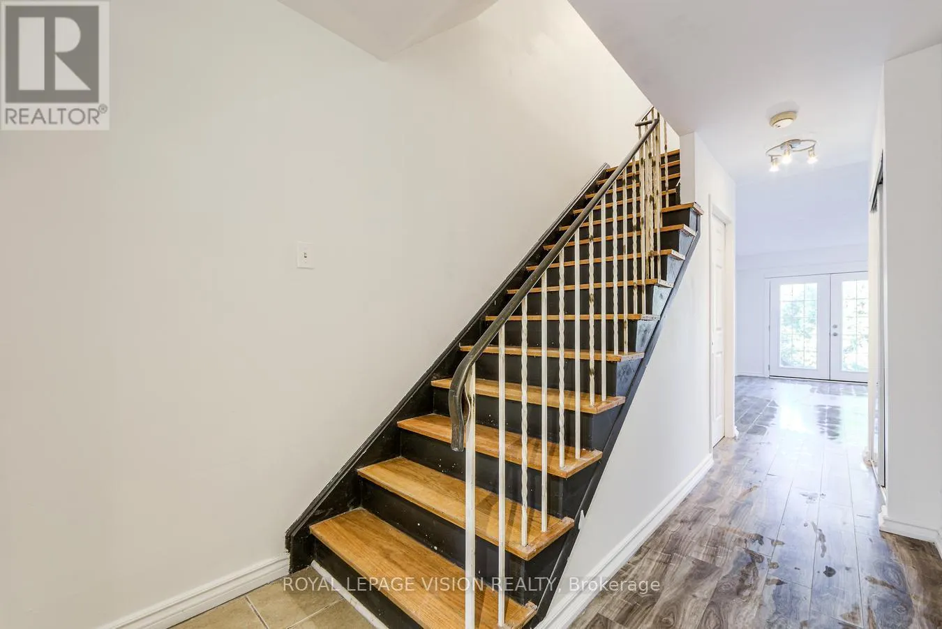 8 - 301 WASHBURN WAY
