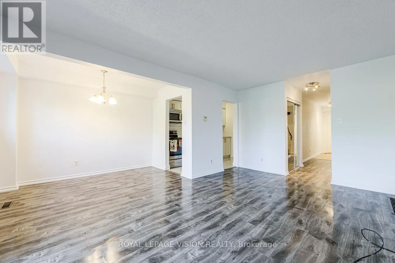 8 - 301 WASHBURN WAY