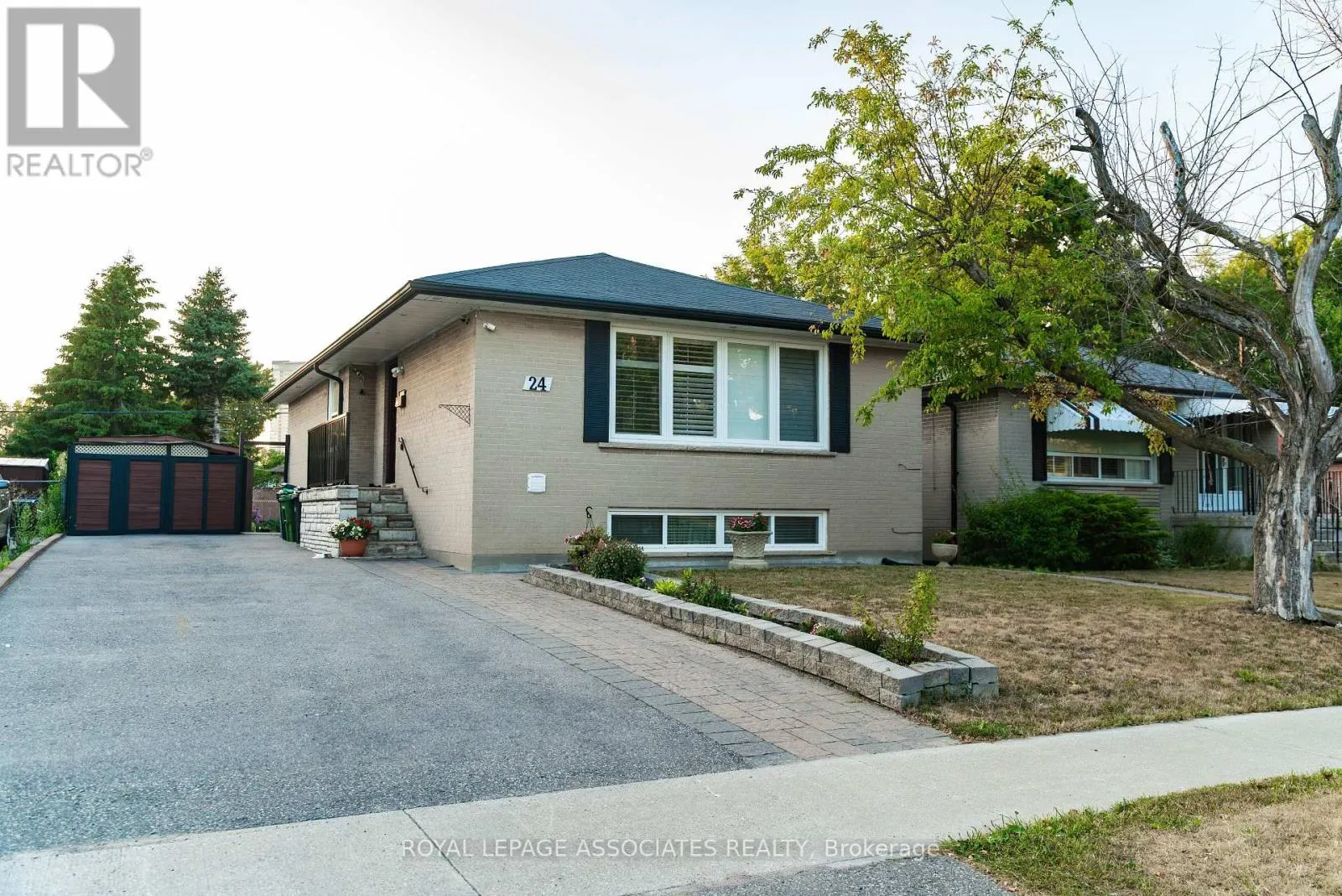 24 HURLEY CRESCENT