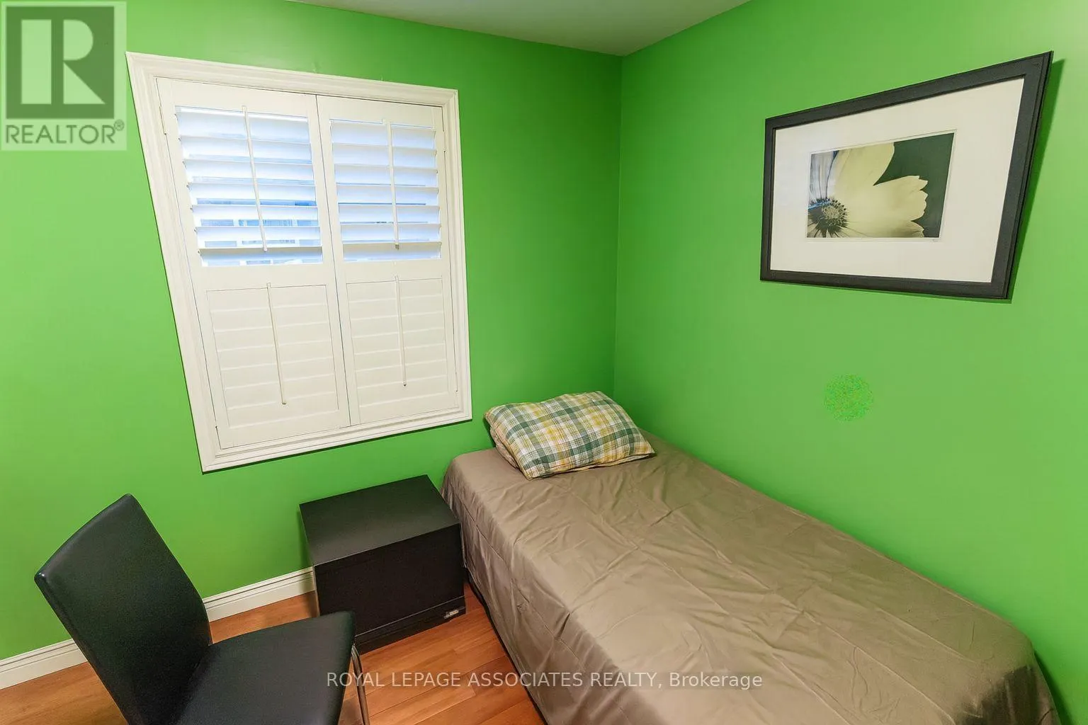 24 HURLEY CRESCENT