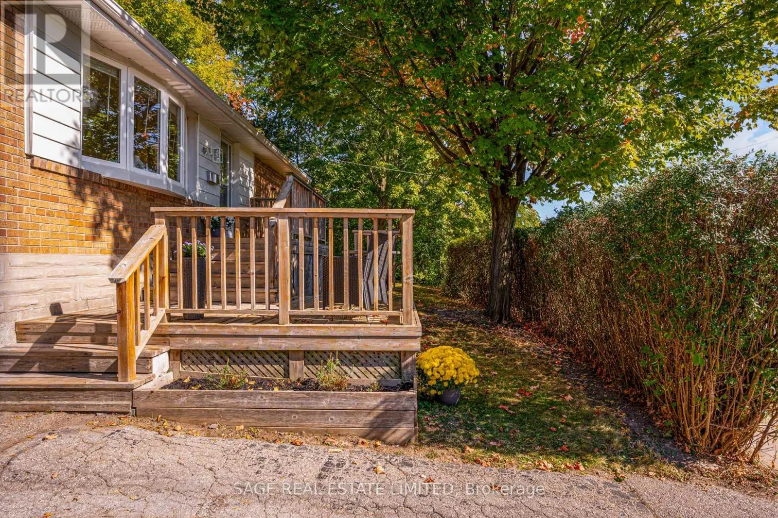 48 SHROPSHIRE DRIVE
