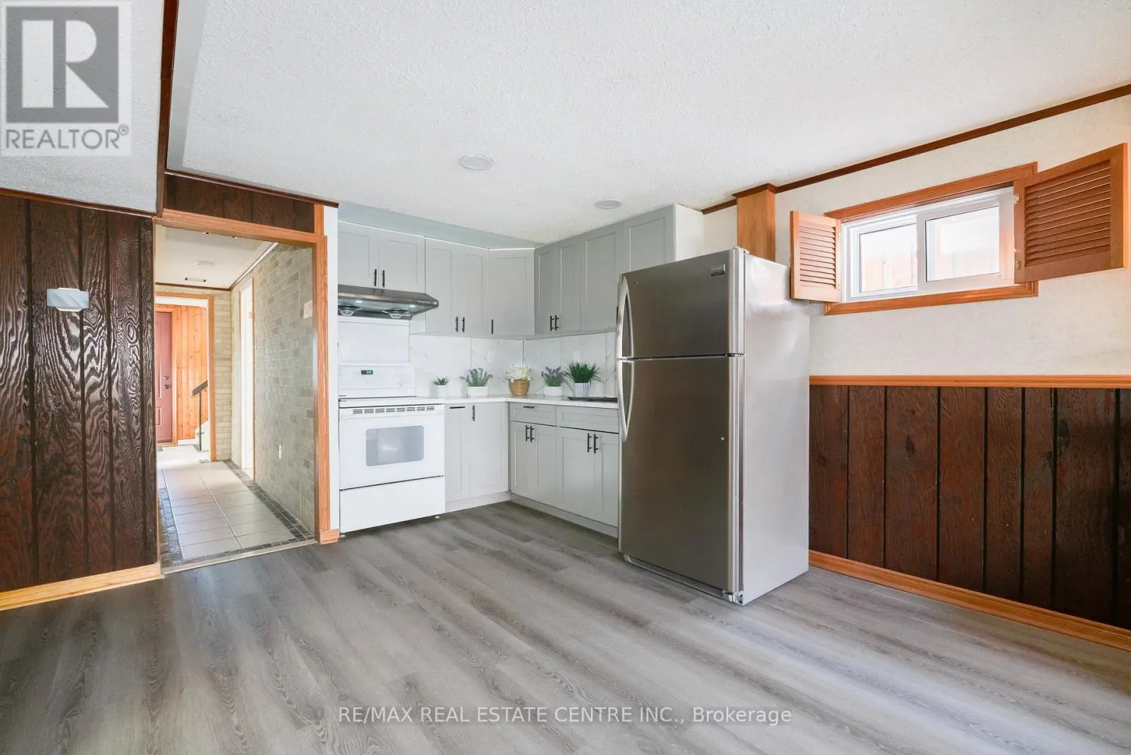 33 MILLHOUSE CRESCENT