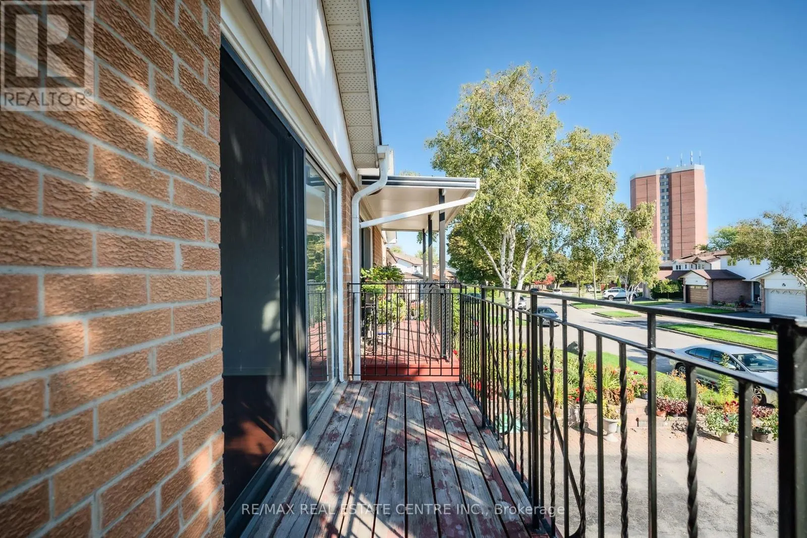 33 MILLHOUSE CRESCENT