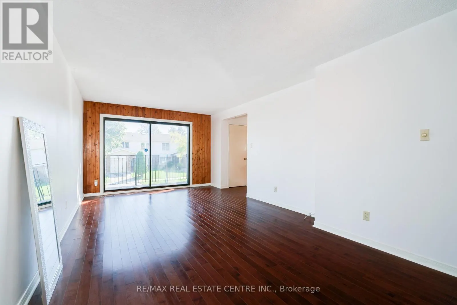 33 MILLHOUSE CRESCENT
