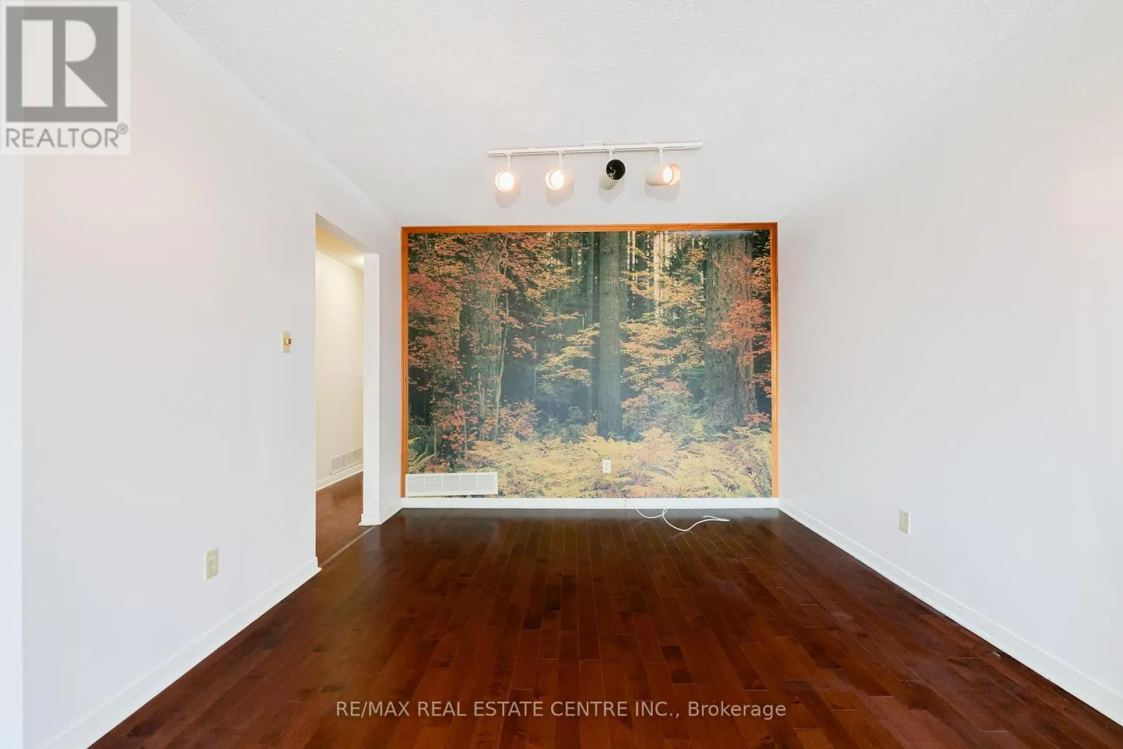 33 MILLHOUSE CRESCENT