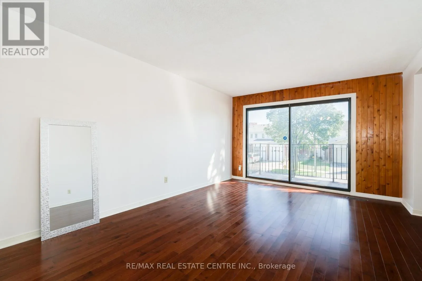 33 MILLHOUSE CRESCENT
