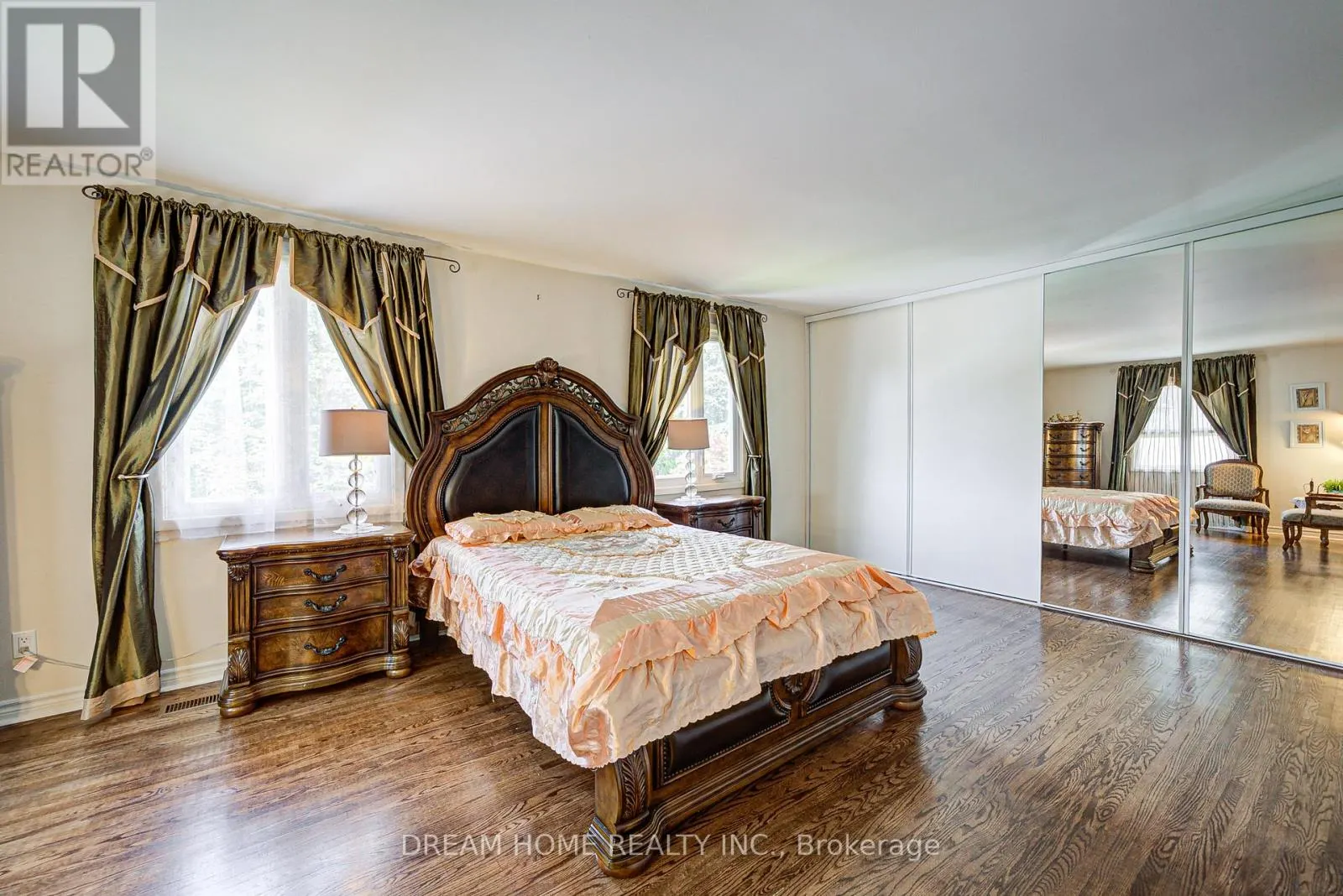 811 HUNTINGWOOD DRIVE