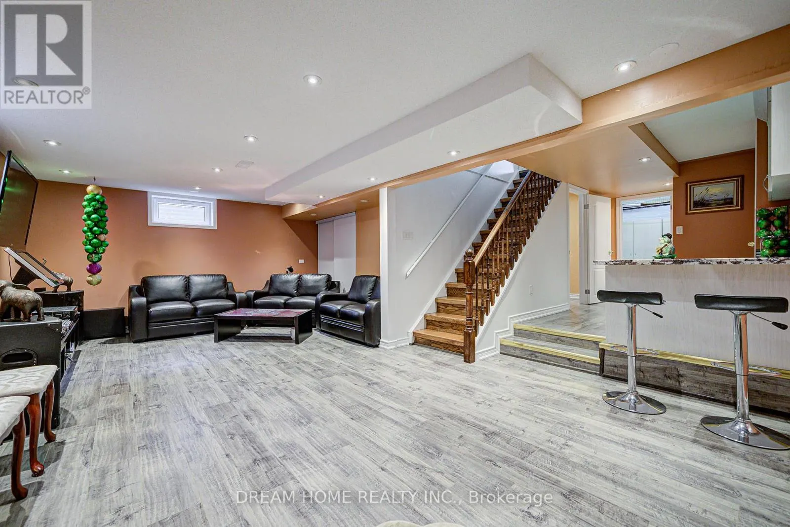 811 HUNTINGWOOD DRIVE