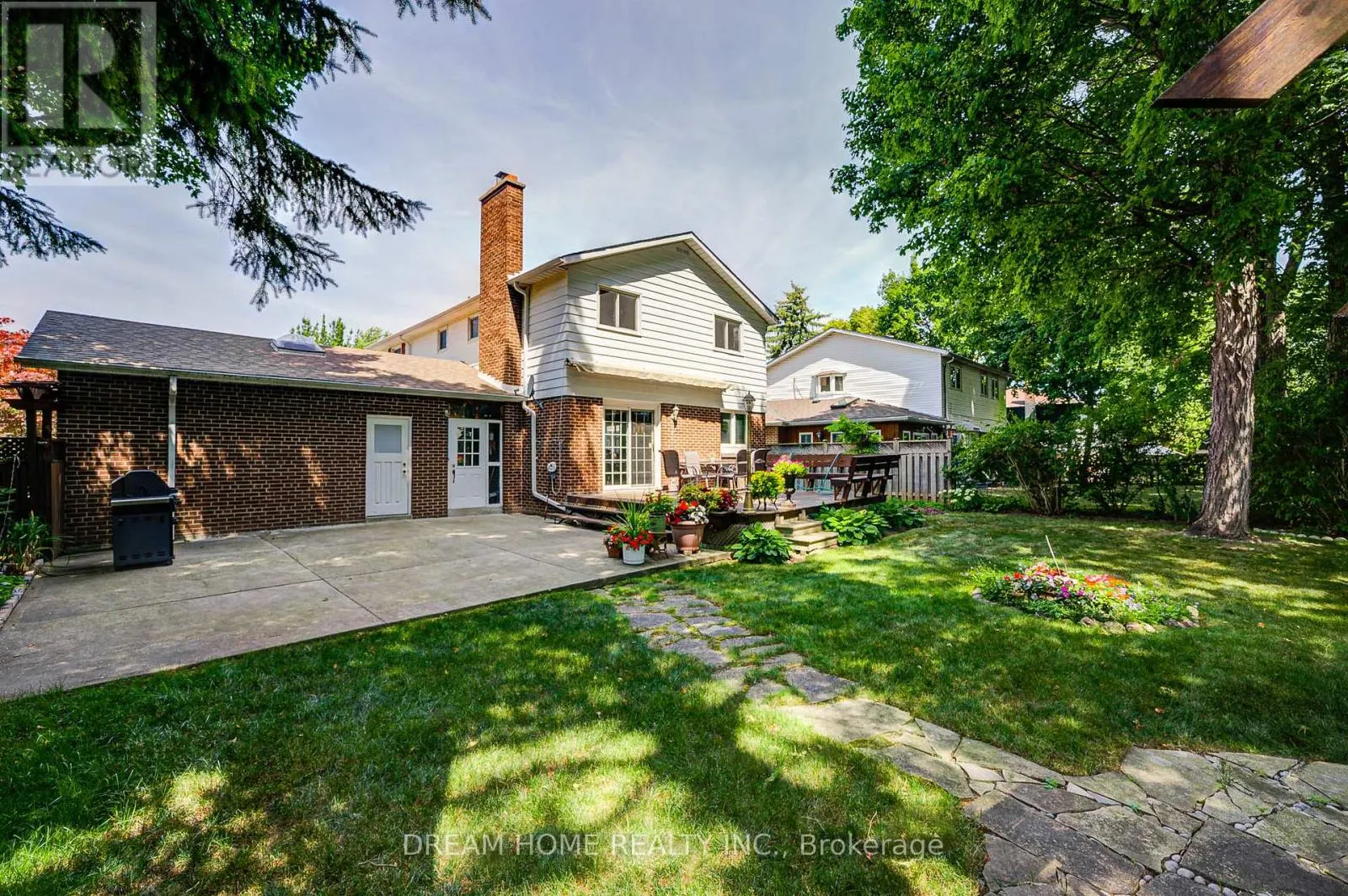 811 HUNTINGWOOD DRIVE