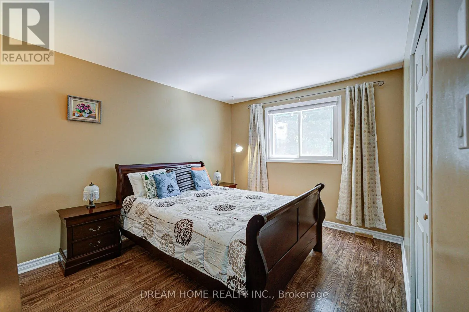 811 HUNTINGWOOD DRIVE
