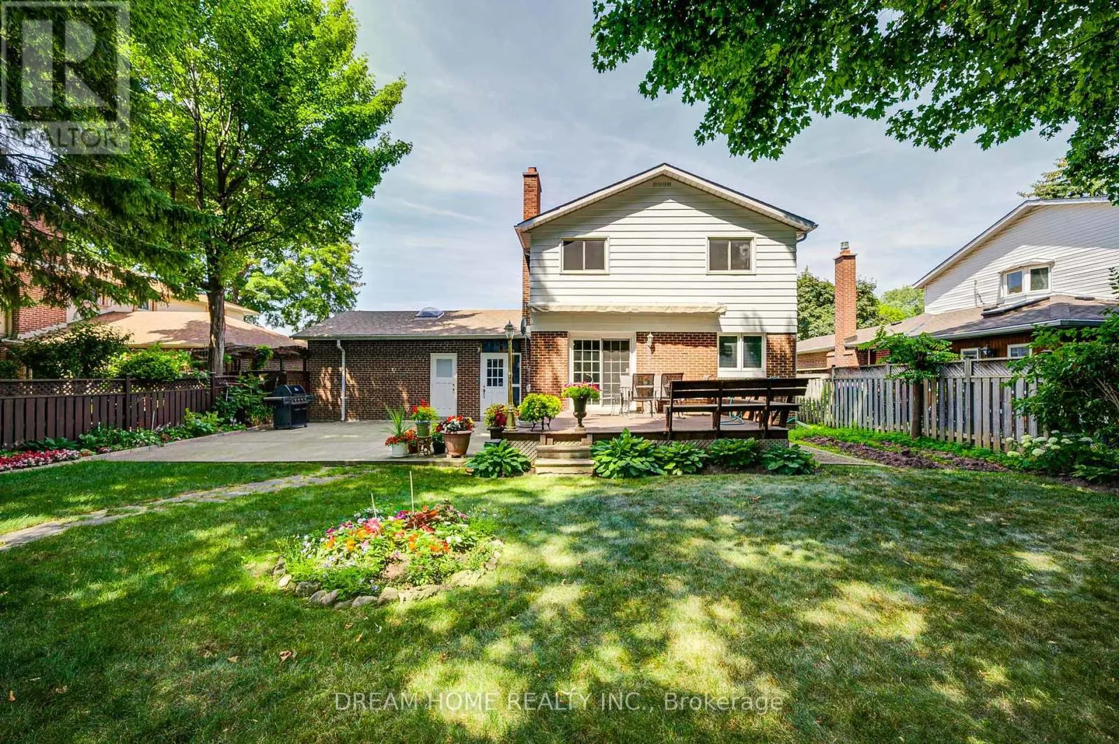 811 HUNTINGWOOD DRIVE